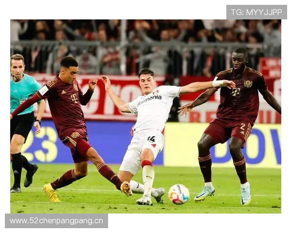 拜仁边路犀利但防守承压,进攻突破与失衡风险并存 拜仁边路犀利但防守承压,进攻突破与失衡风险并存