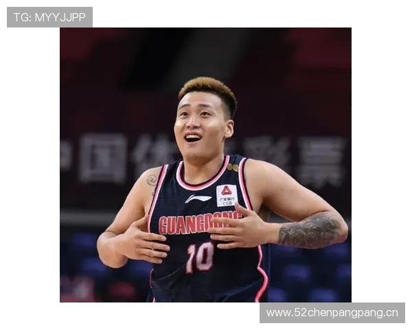 赵睿家的冰箱里塞满能量饮料，连矿泉水都得排队